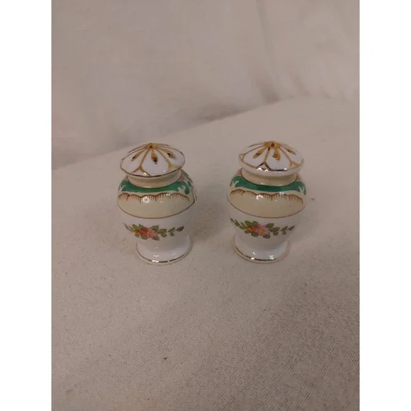 Japanese salt and pepper shakers Ceramic Green Floral design VTG Japan - Picture 2 of 7